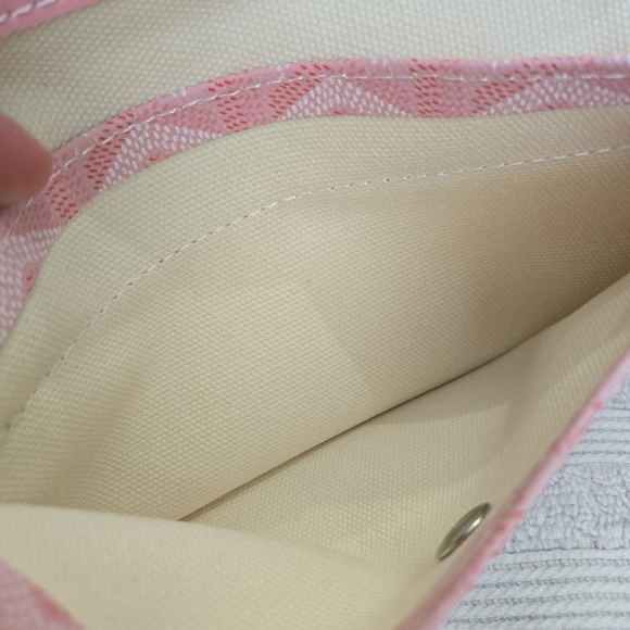 *Like New* Goyard Pink Pouch/Clutch Wallet - Signature Pattern - Picture 9 of 11